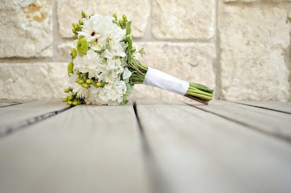 Les Tendances pour les Bouquets de Mariée cette Saison